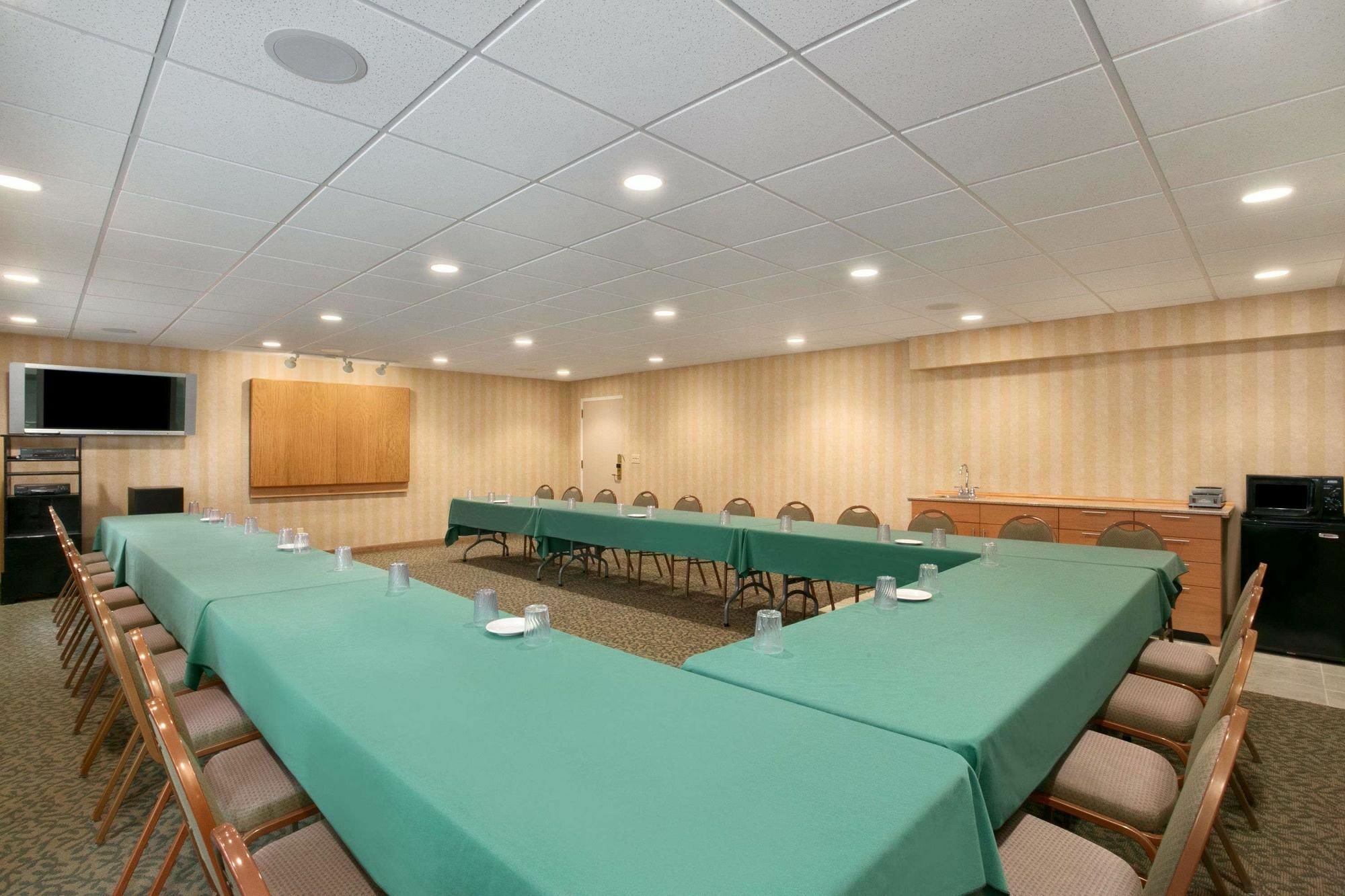 Готель Clarion Pointe Rhinelander Downtown Екстер'єр фото